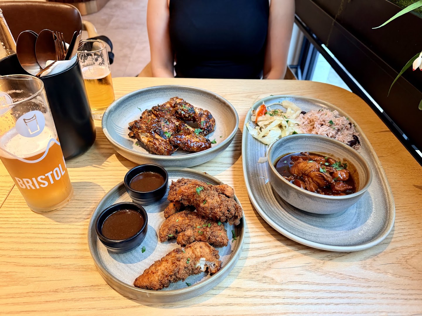 Jamaya: appetizing food and drink presentation