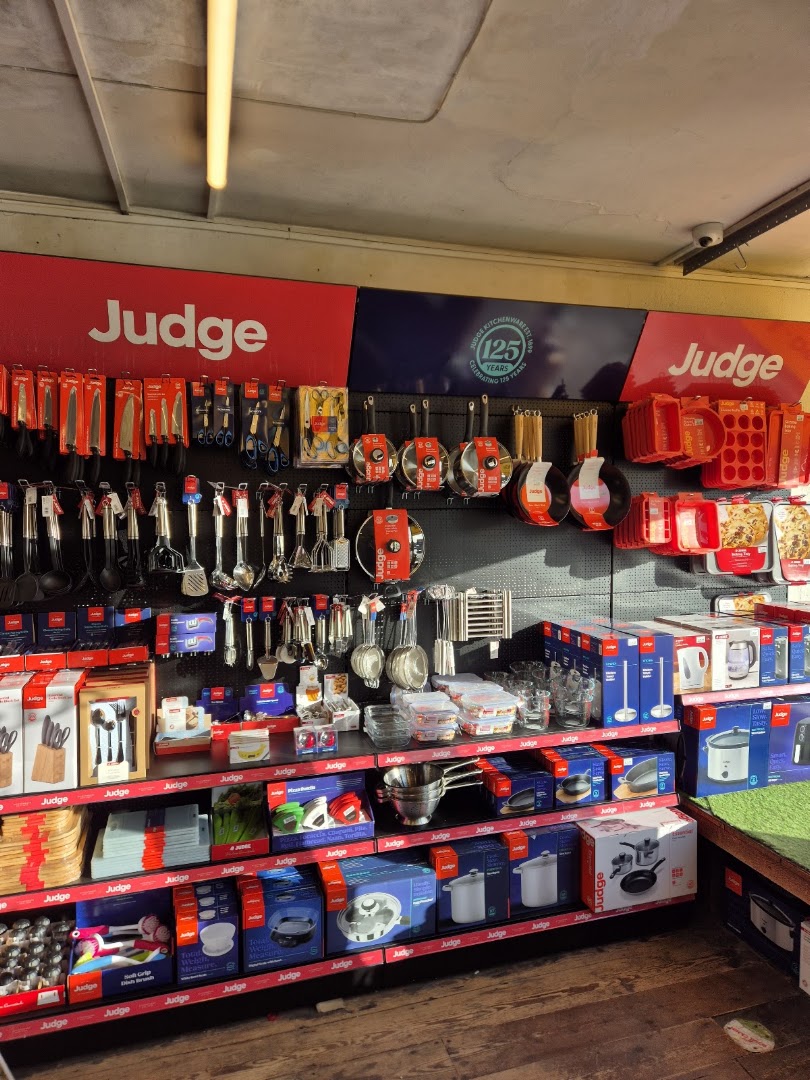 Mogfords: clear display of shop products