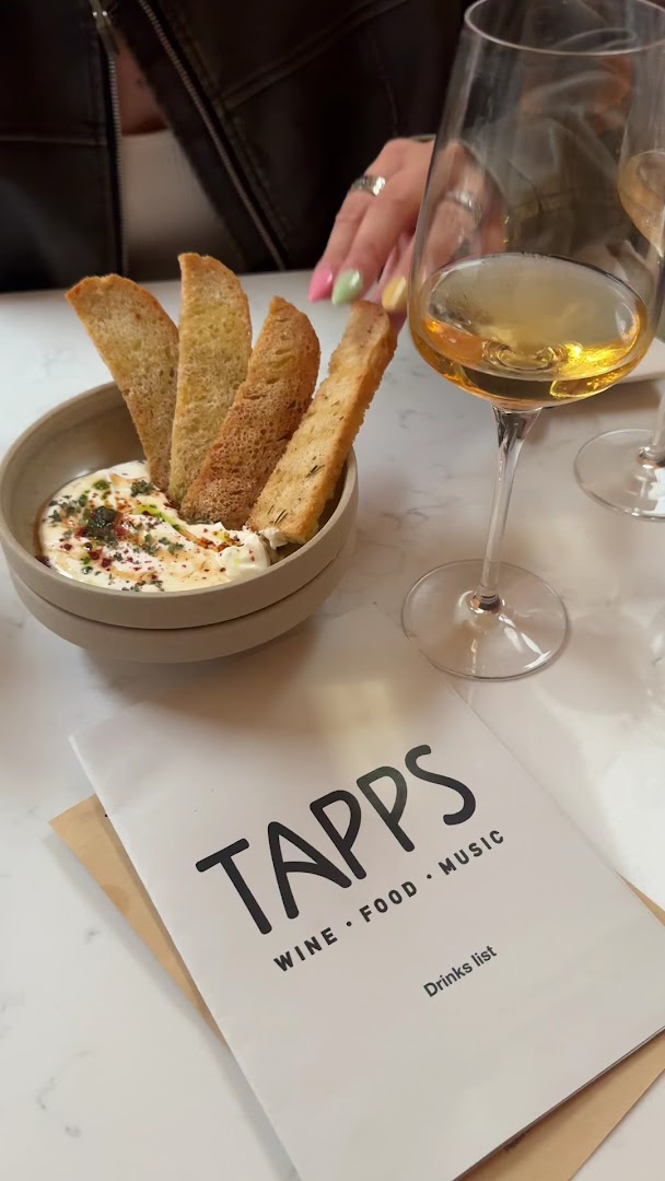 Tapps Wine Bar: appetizing food and drink presentation