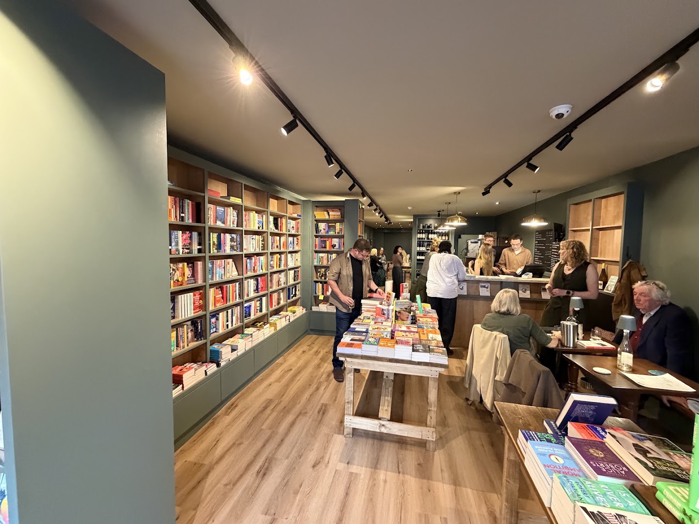 the BookCellar: inviting atmosphere and clear interior