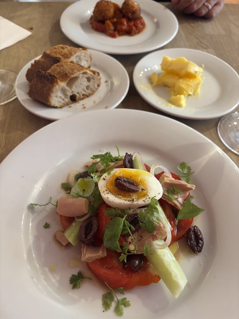 Franc: appetizing photo of served food