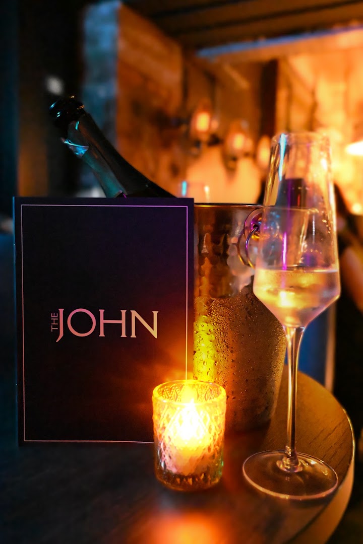 The John: atmospheric and professional drink photo