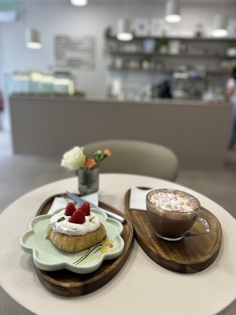 CinnAmore: appealing food and cafe atmosphere