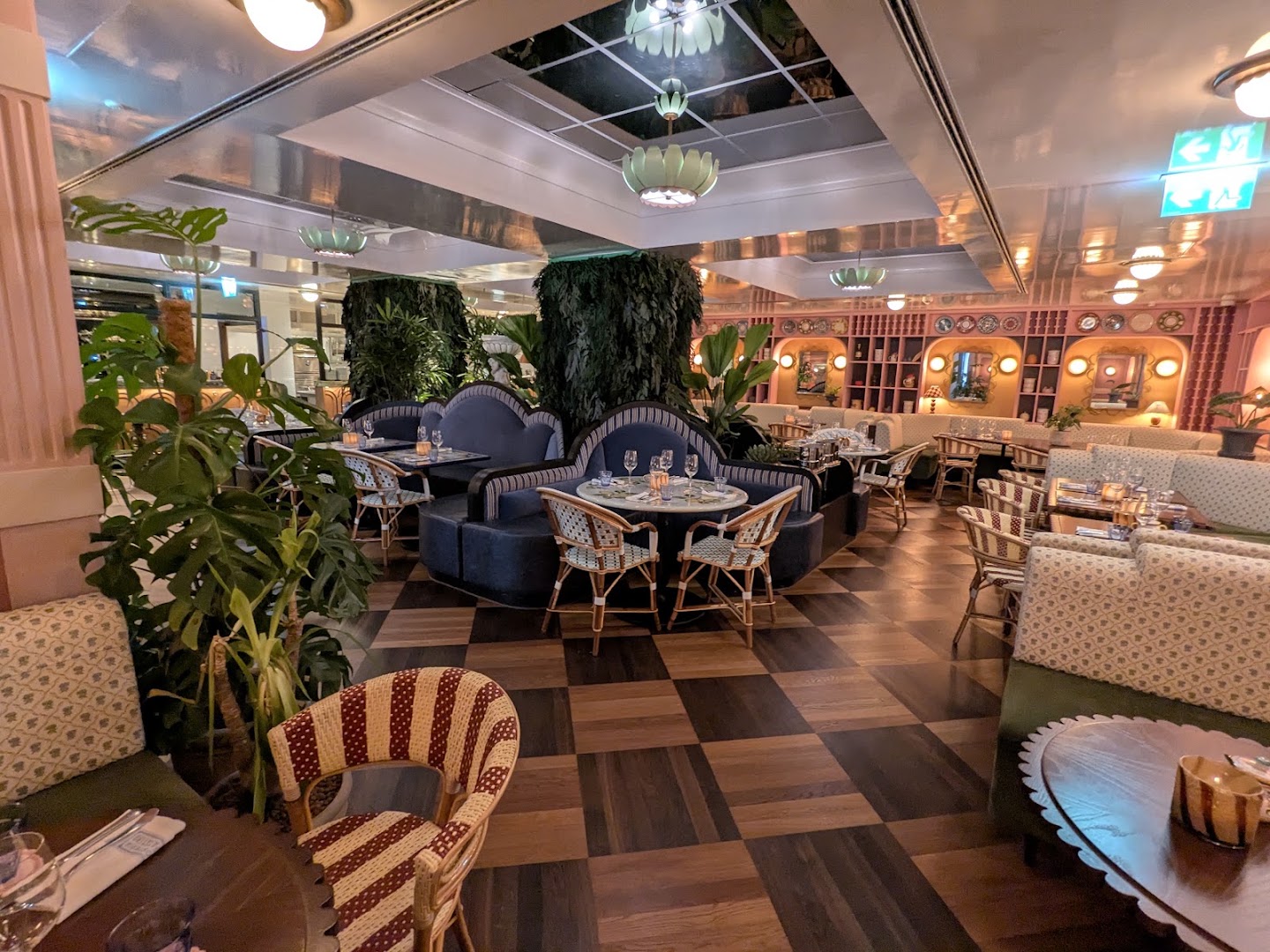 Patatino: high quality interior atmosphere shot