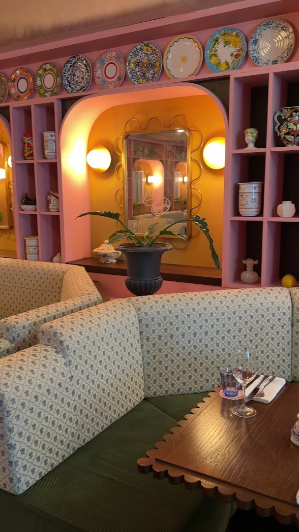 Patatino: attractive and clear interior shot
