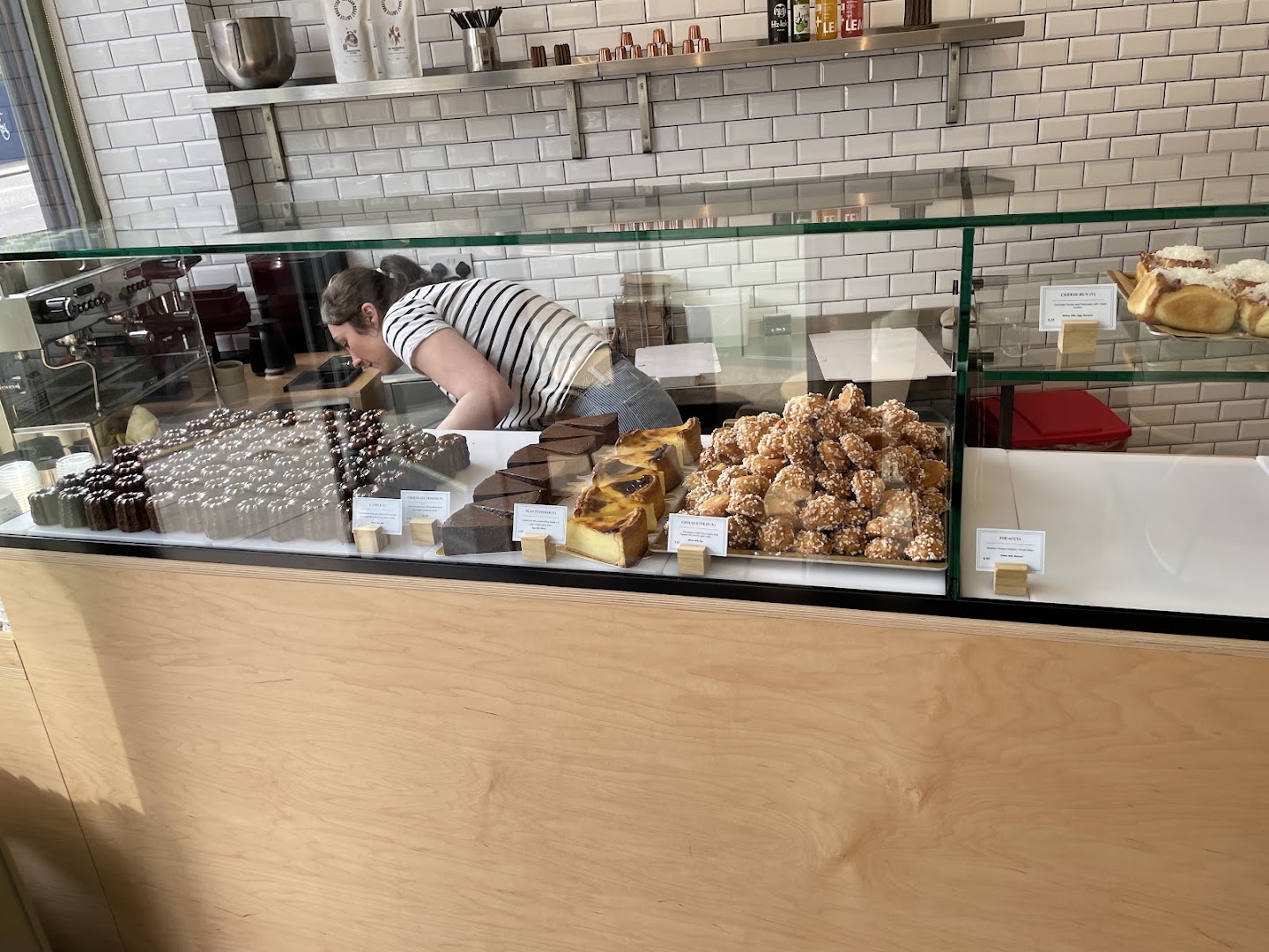 Project Canelé: clear display of fresh pastries