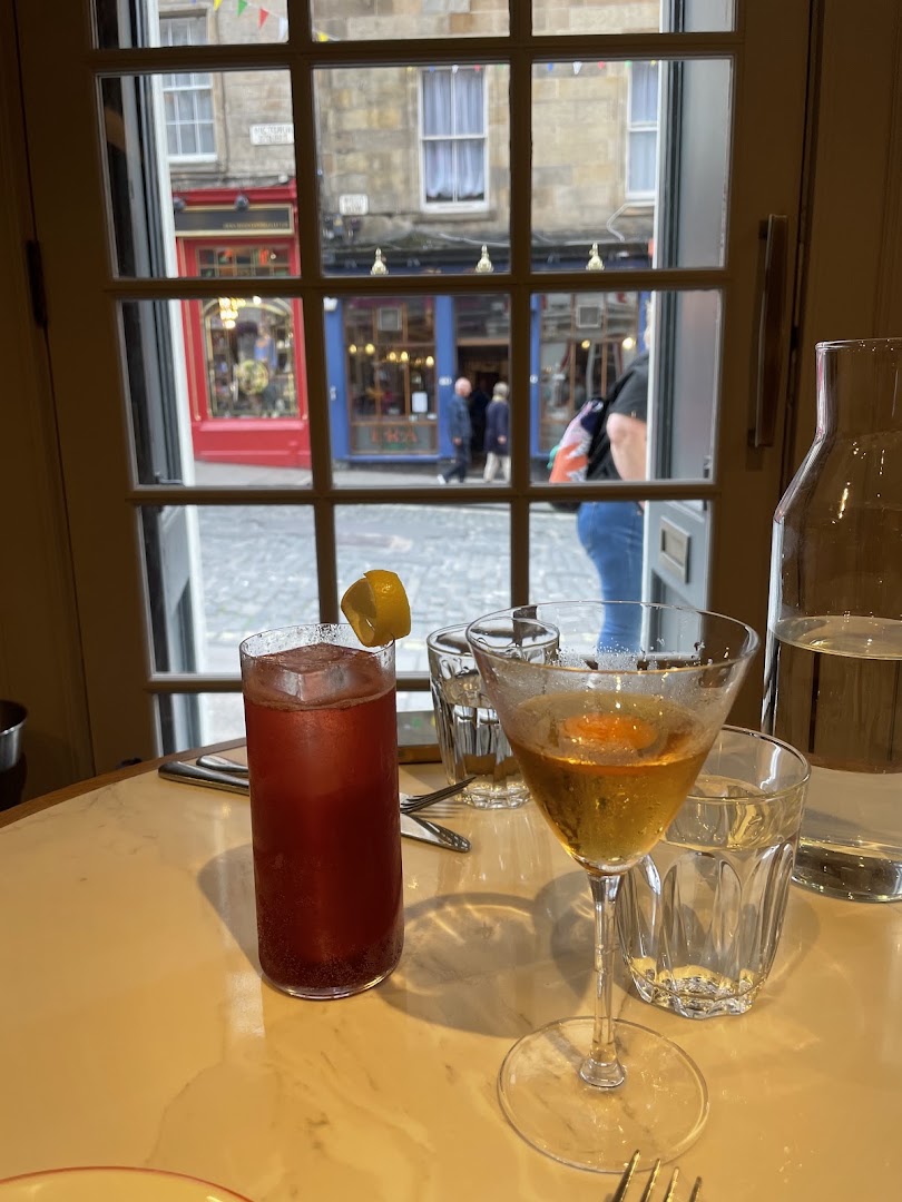 The Whirlybird: appealing shot of restaurant drinks