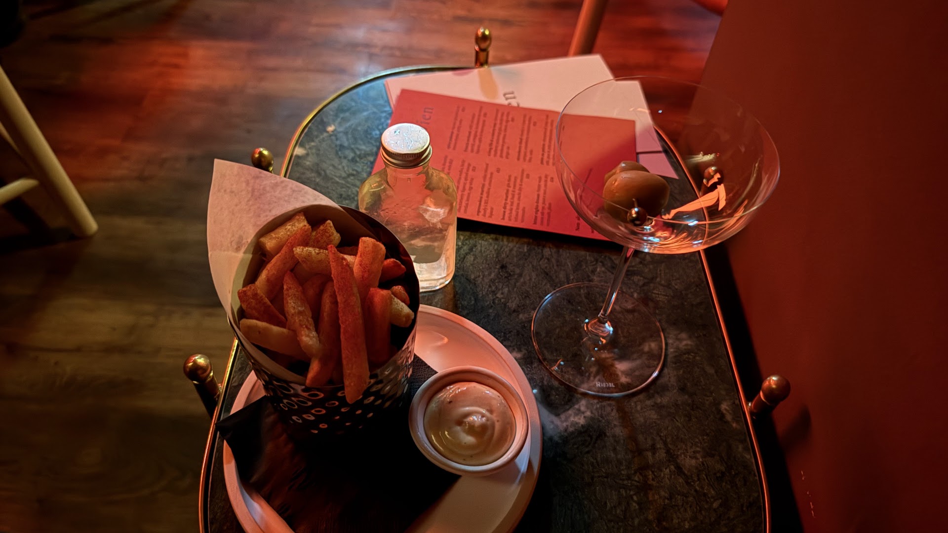 Vivien: appetizing food and drink presentation
