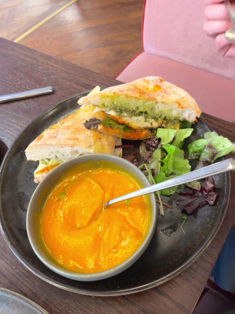 Delphine: appetizing photo of served food