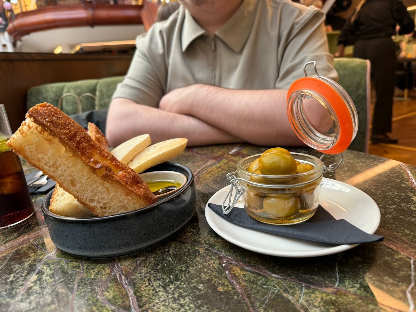 Delphine: appetizing photo of bar snacks