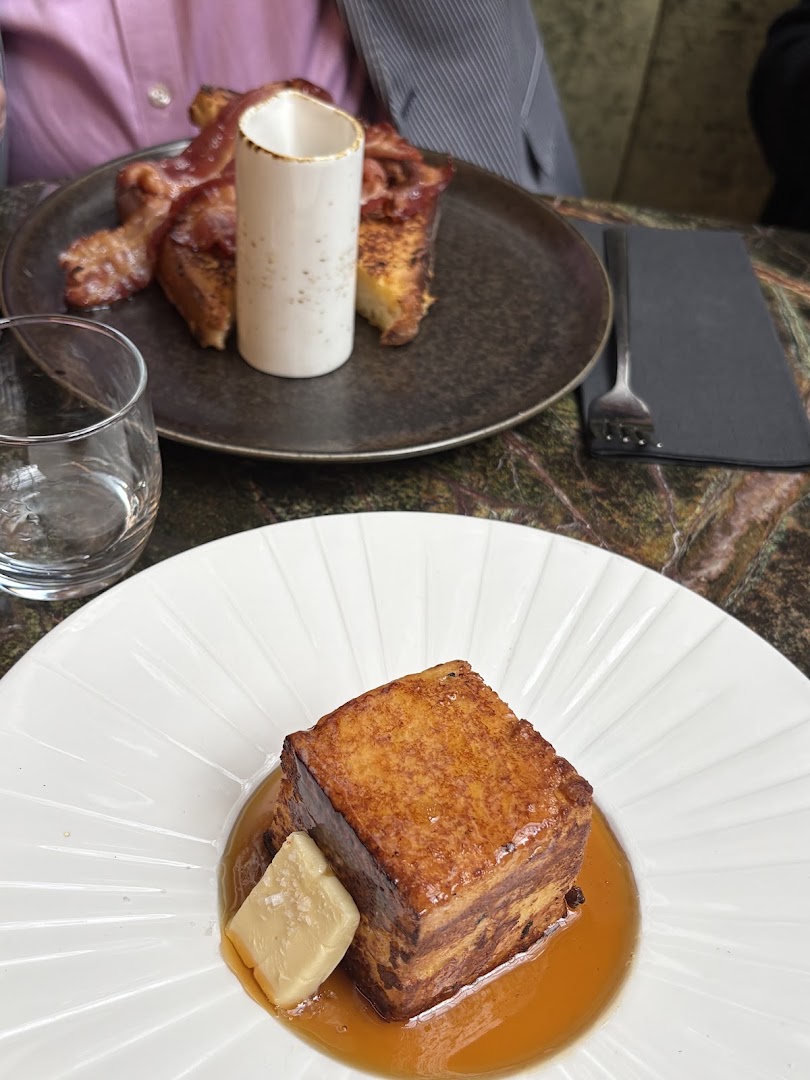 Delphine: appetizing photo of served food