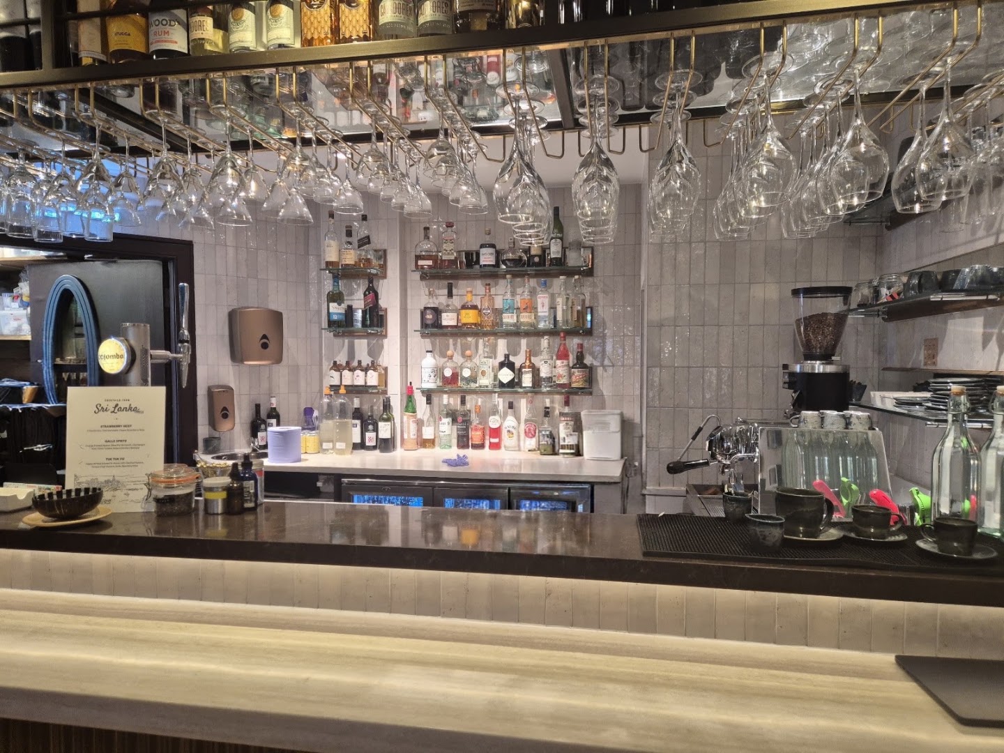 Kochchi: clear, professional shot of bar