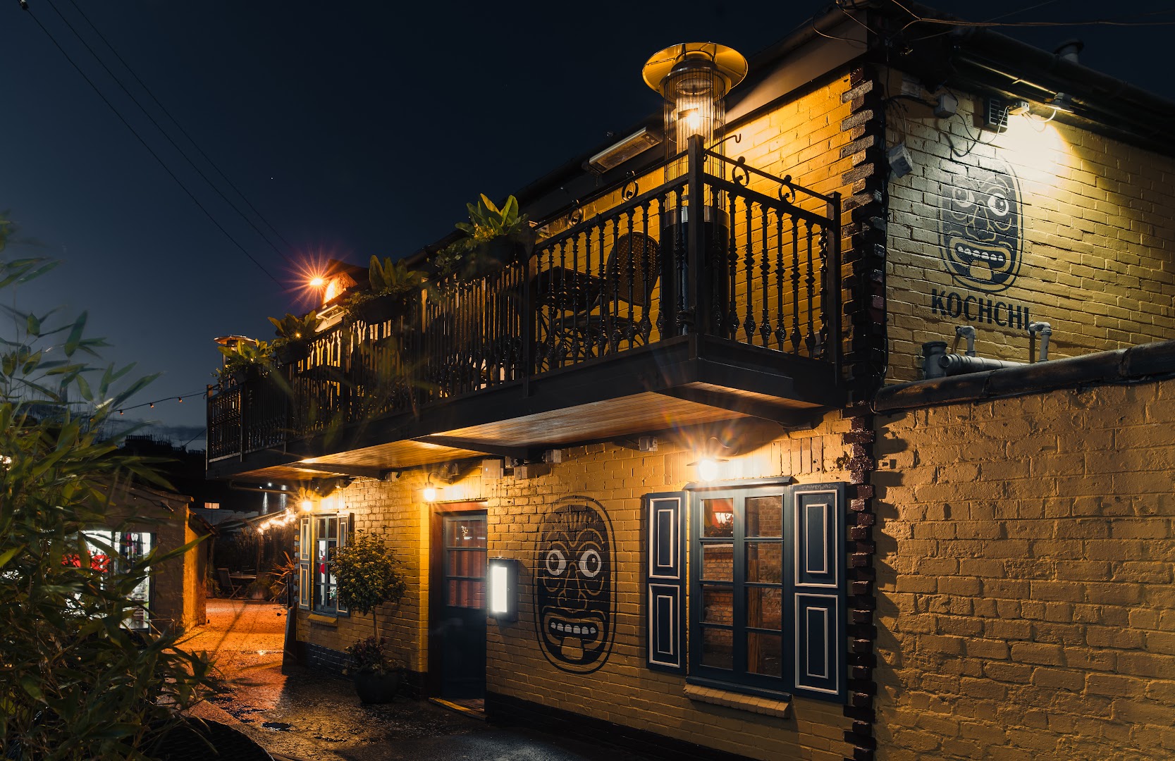 Kochchi: professional night shot of venue