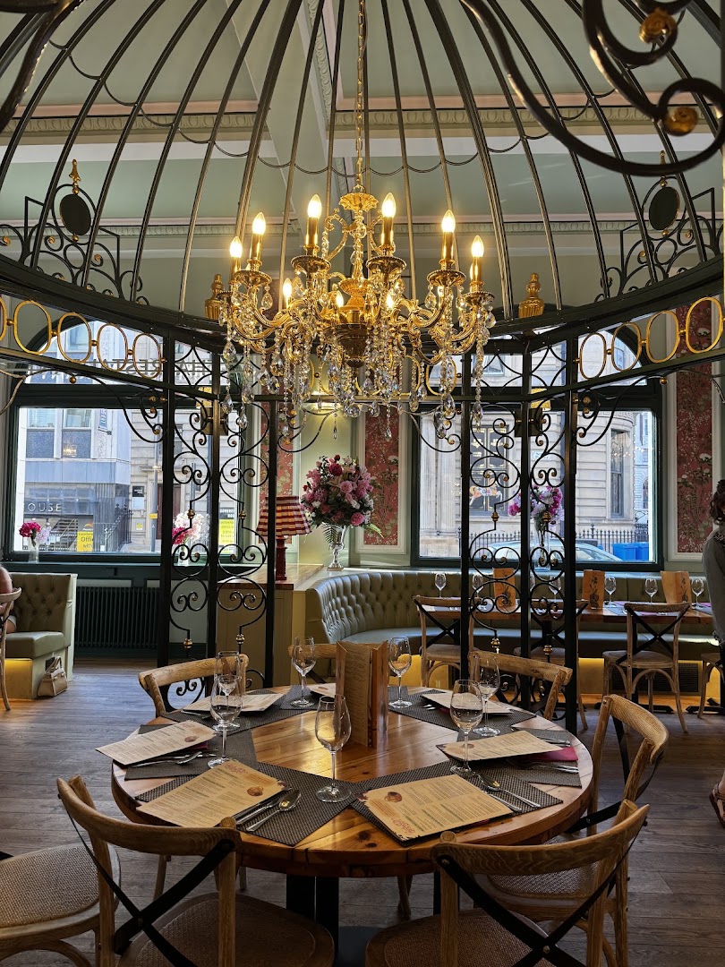 Giggling Squid: beautiful interior restaurant atmosphere