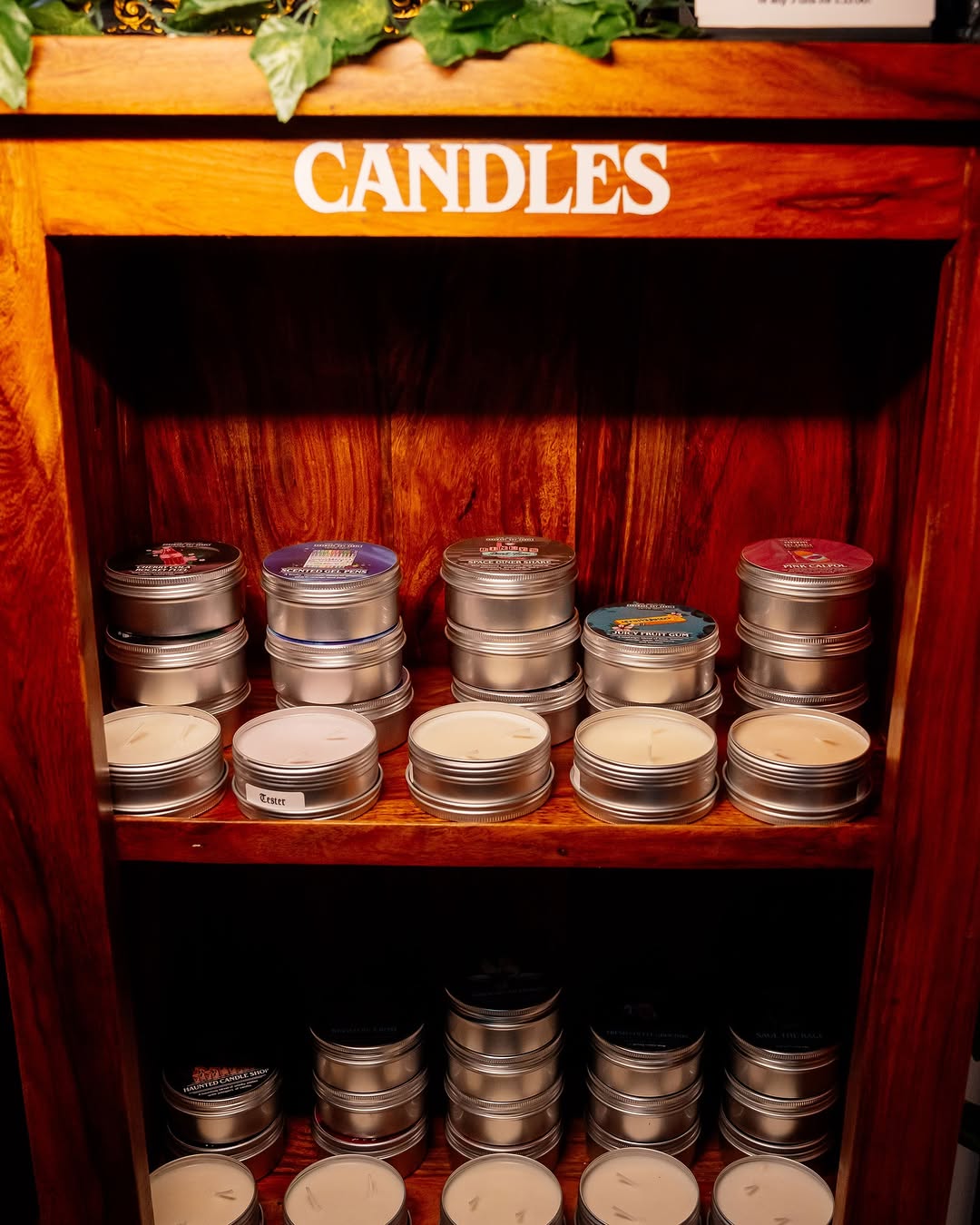 RinkyDink Candles: clear display of shop products