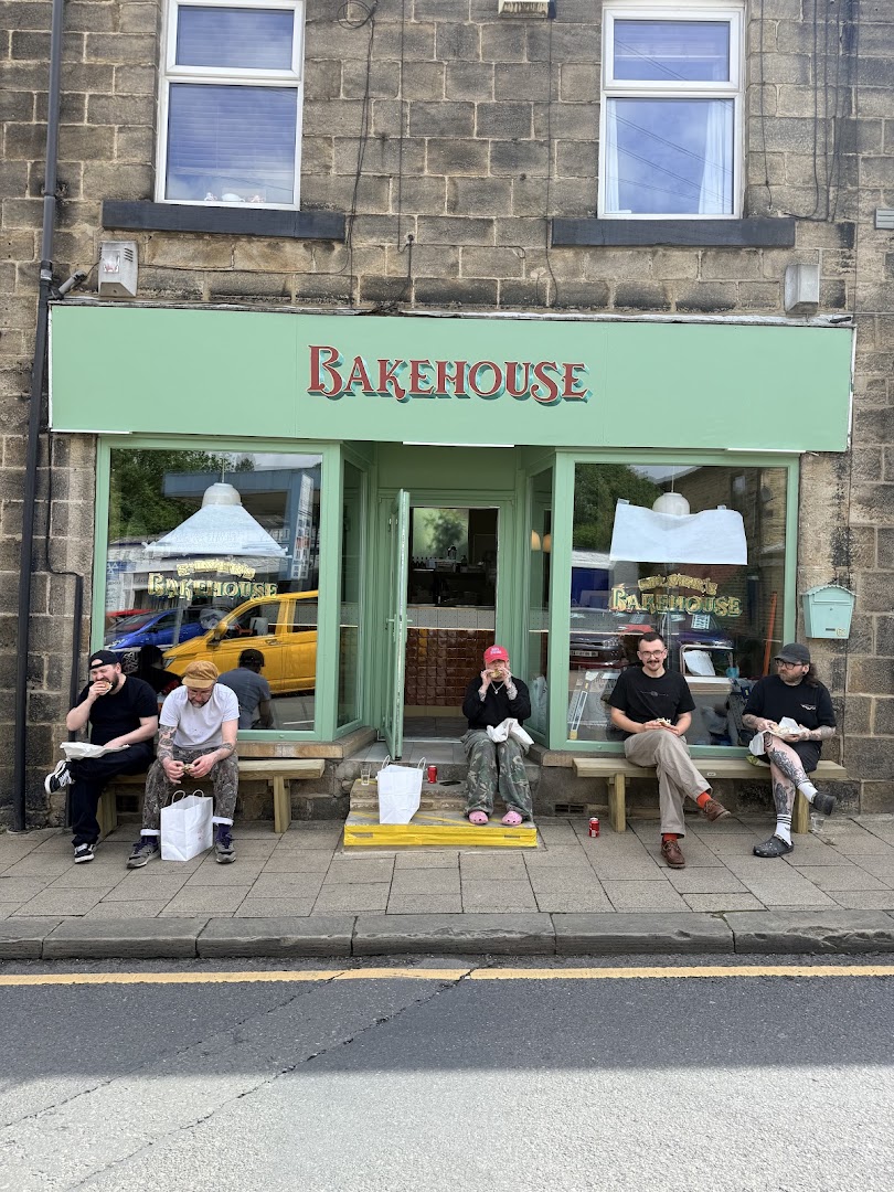 Silver's Bakehouse: clear, inviting exterior with customers