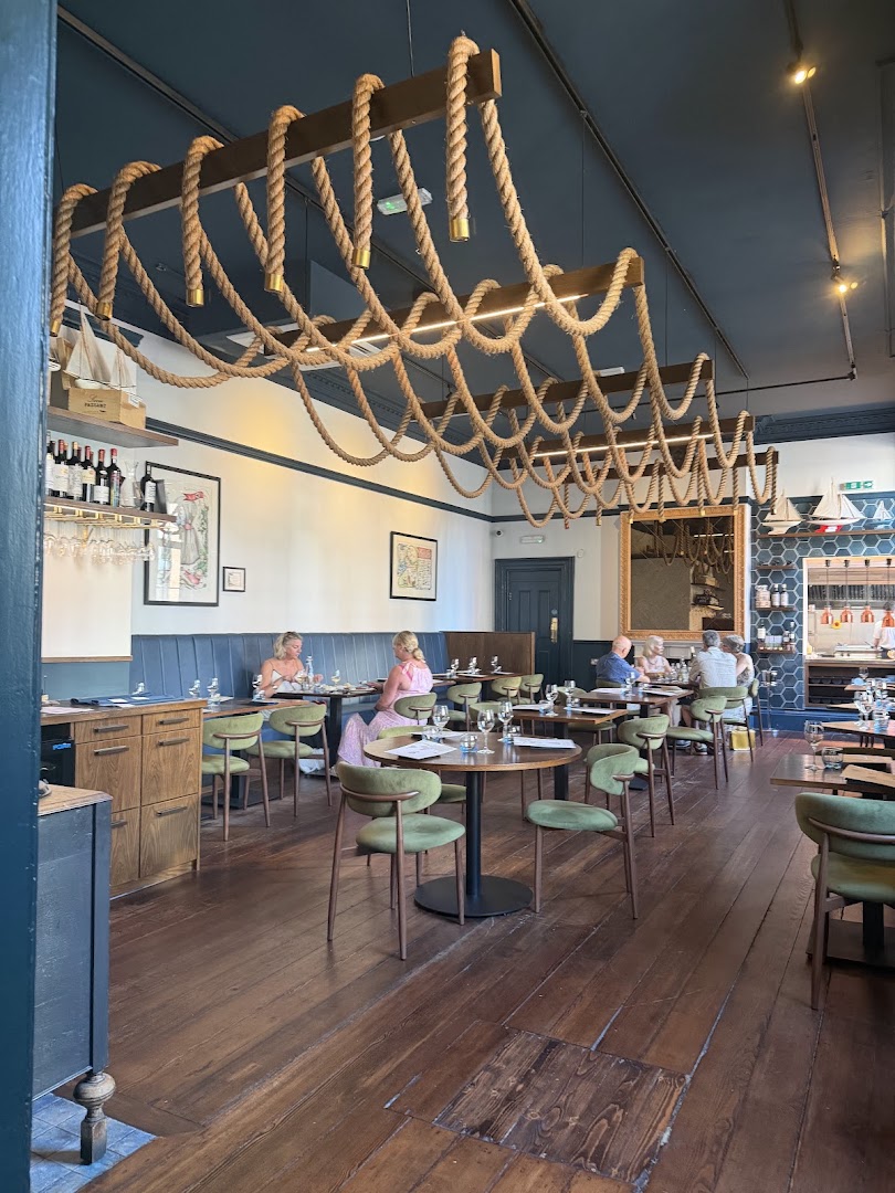 Barnacle: inviting atmosphere and professional interior shot