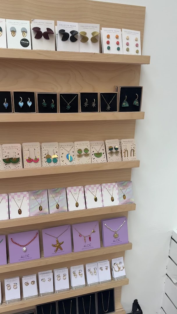 Curated Makers: clear display of shop products