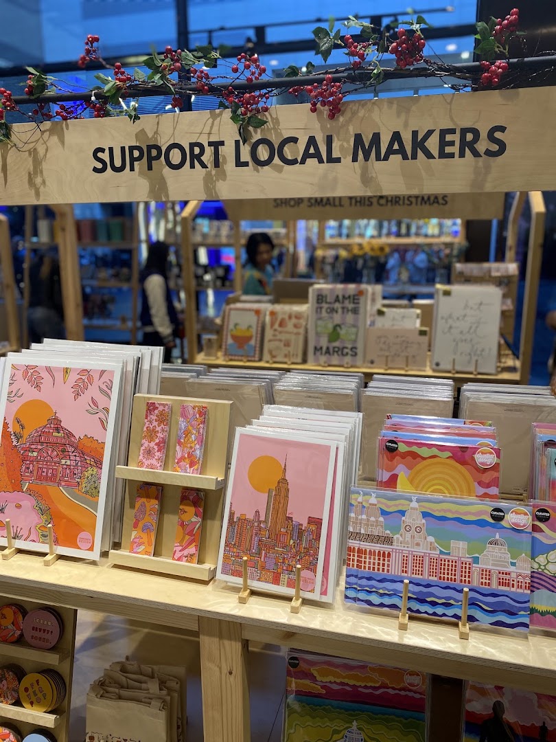Curated Makers: clear display of shop products