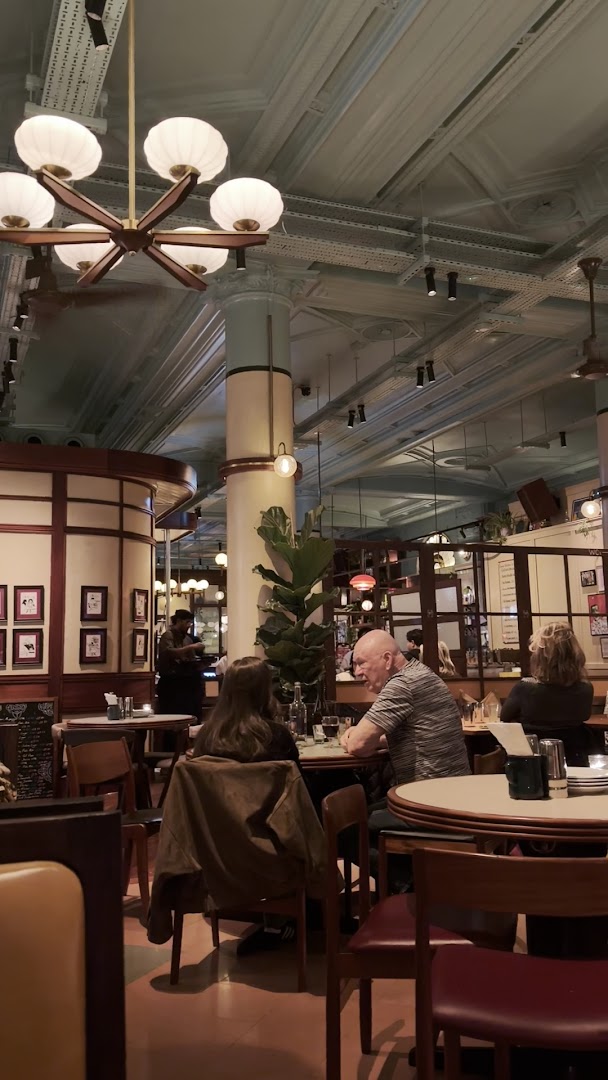Dishoom Permit Room: restaurant's inviting atmosphere