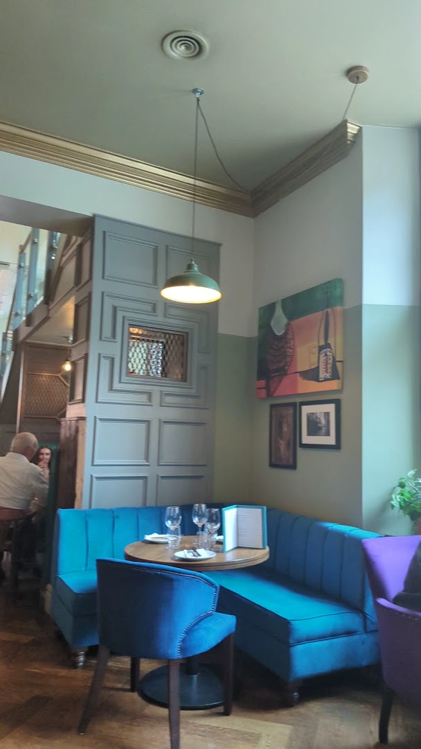 El Gato Negro: inviting restaurant interior atmosphere