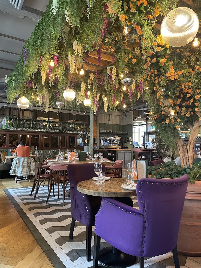 El Gato Negro: attractive interior atmosphere and decor