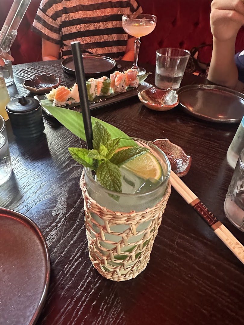 The Ivy Asia Liverpool: appetizing food and drink presentation