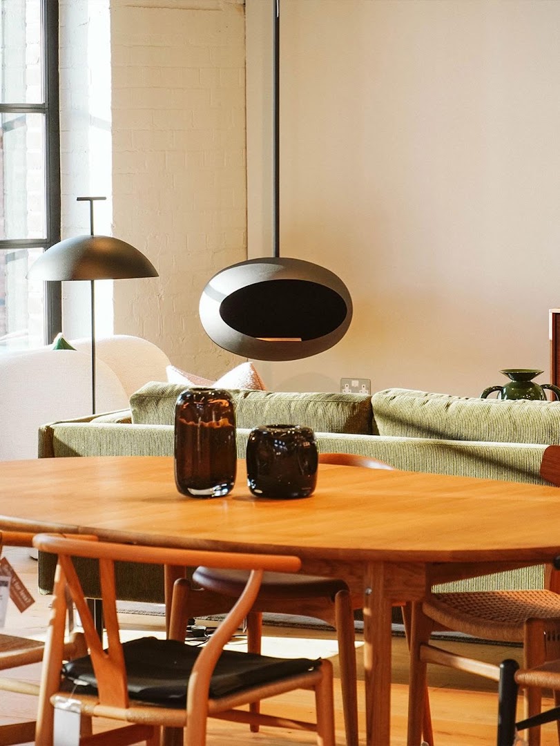 Utility Showroom: professional interior product display photo