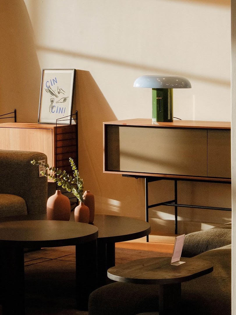 Utility Showroom: stylish interior product display