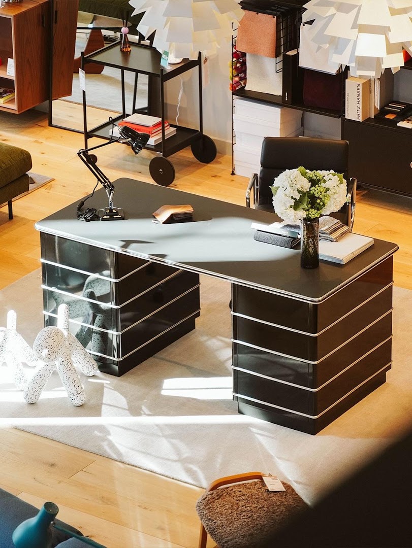 Utility Showroom: high quality product display photo