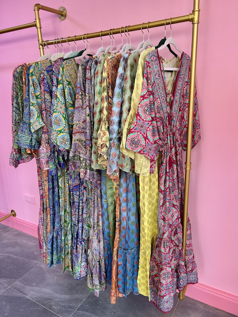 Wardrobe Liverpool: clear display of shop products