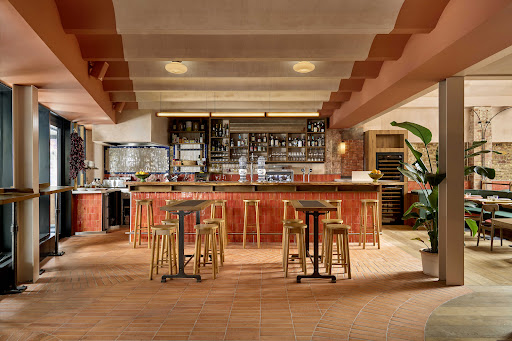 Legado: professional interior shot of restaurant