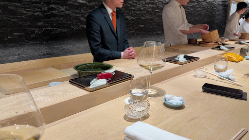 Sushi Amamoto: high quality professional restaurant atmosphere