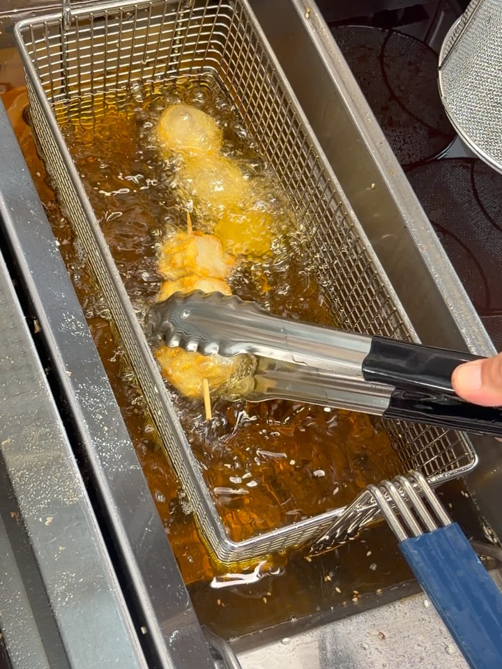 Choi Wan: food being freshly prepared