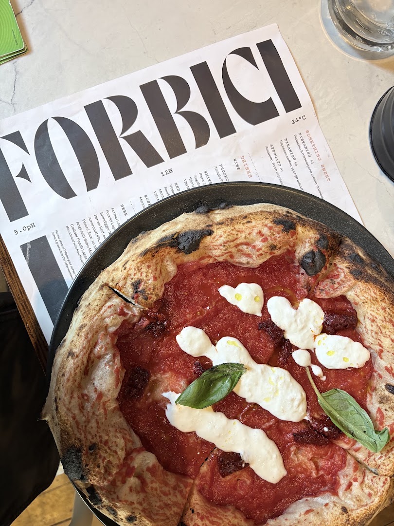 Forbici: appetizing food photo with branding