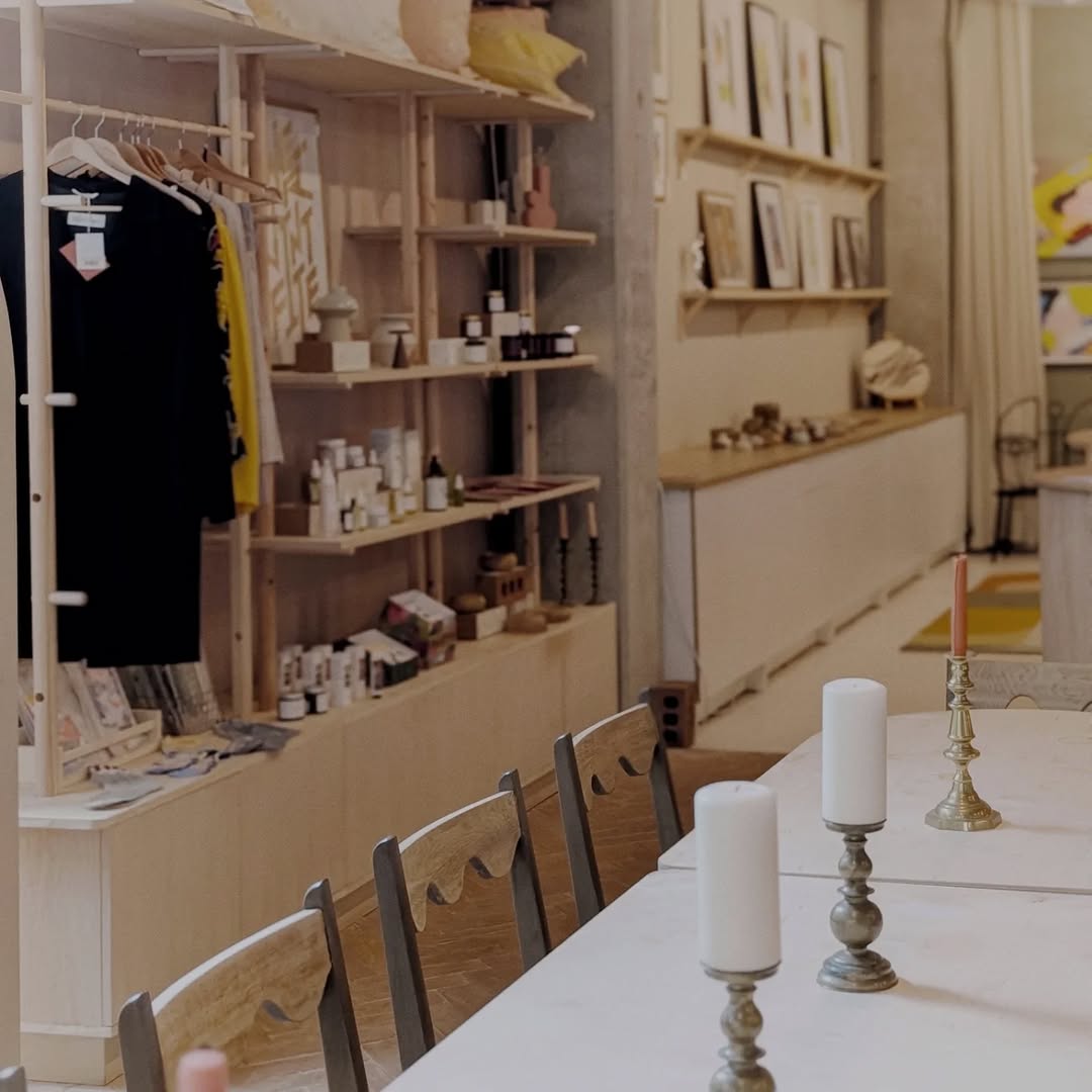 KOLAB Concept Store: clear, inviting shop interior photo
