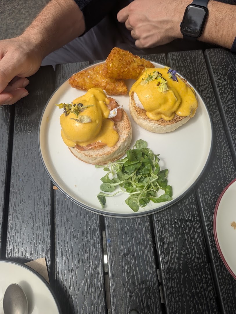 Layla's: appetizing, high-quality food photo