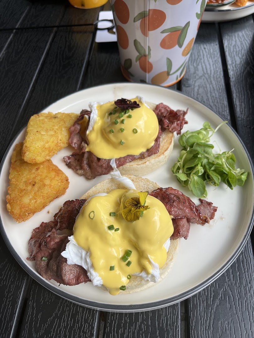Layla's: appetizing, high-quality food photo