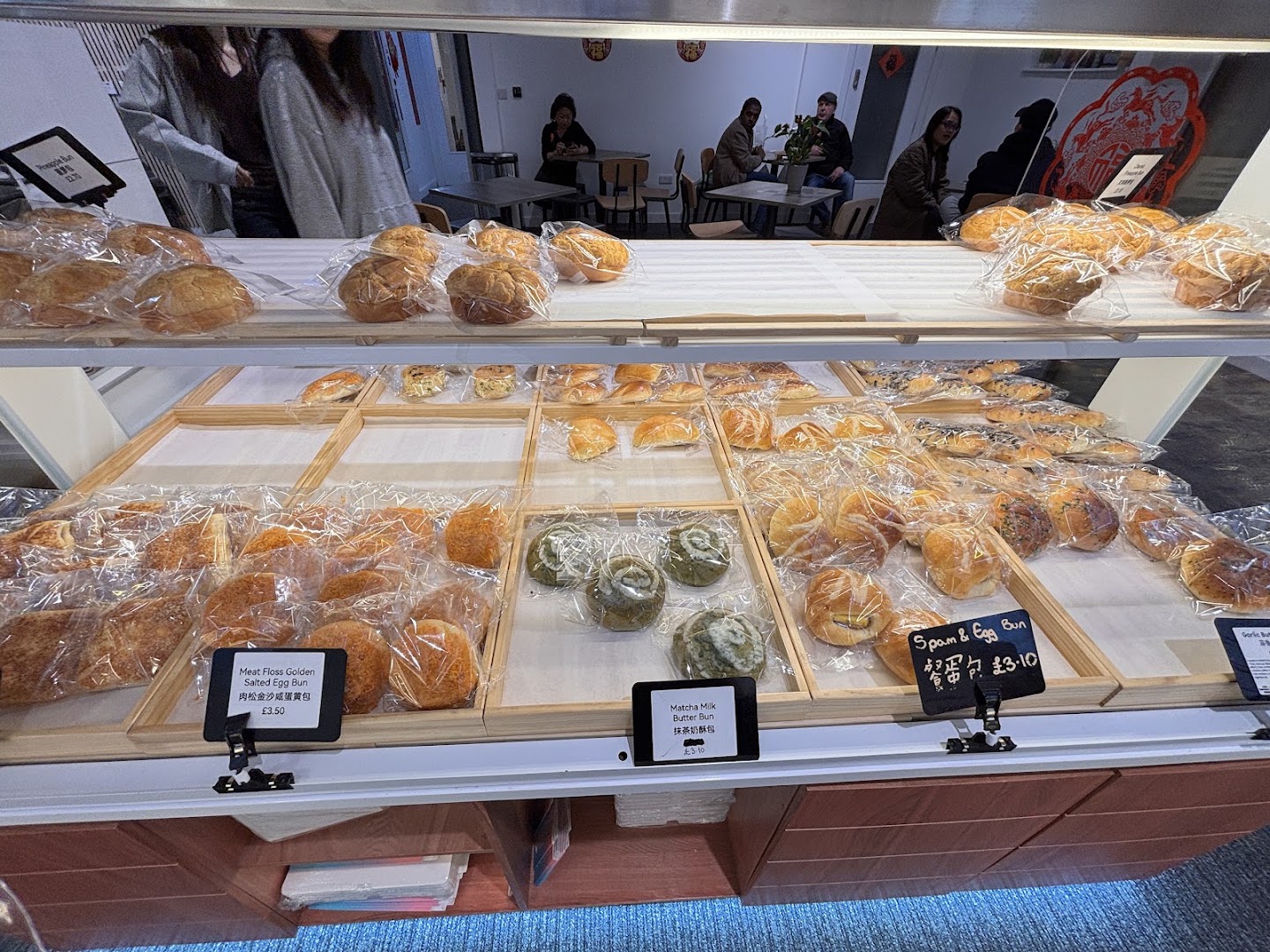 Lottie's Bakehouse: clear display of bakery products