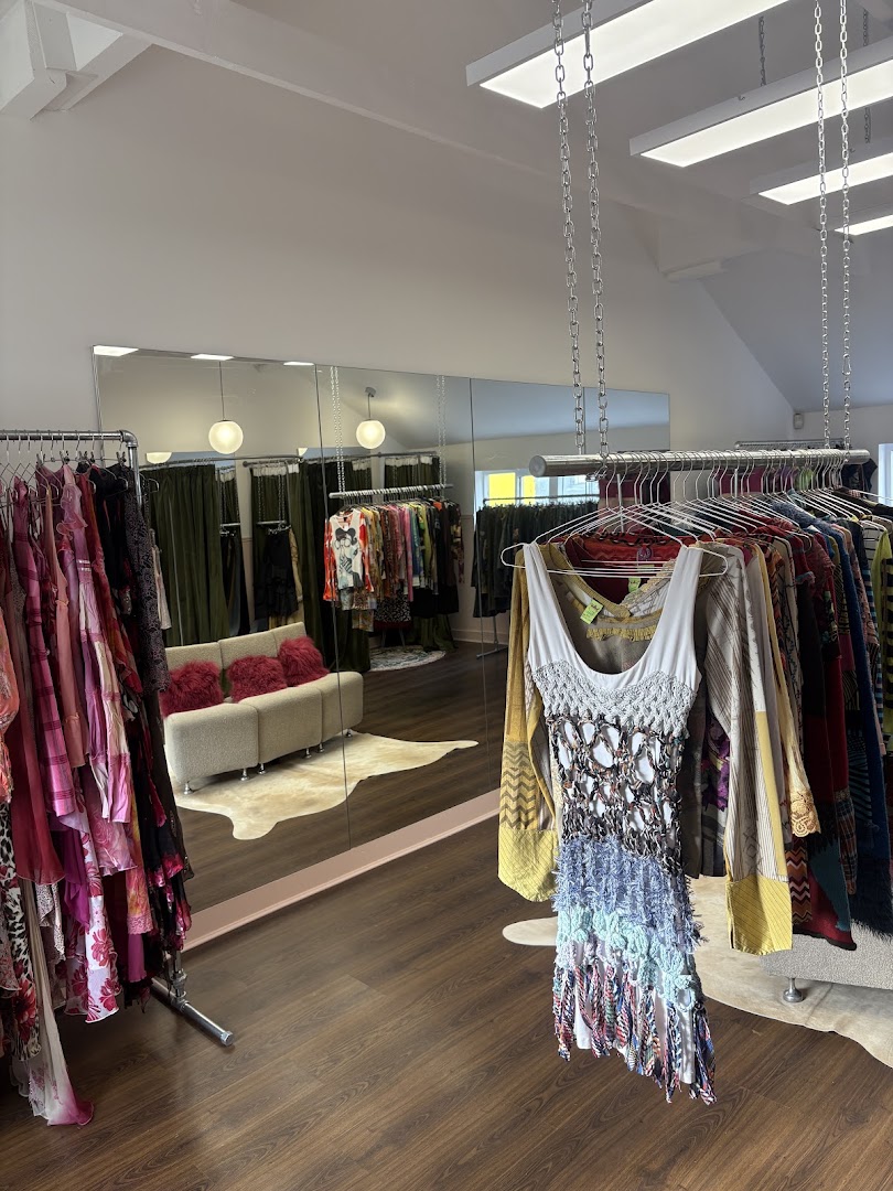 MARBU: clear, professional shop interior view