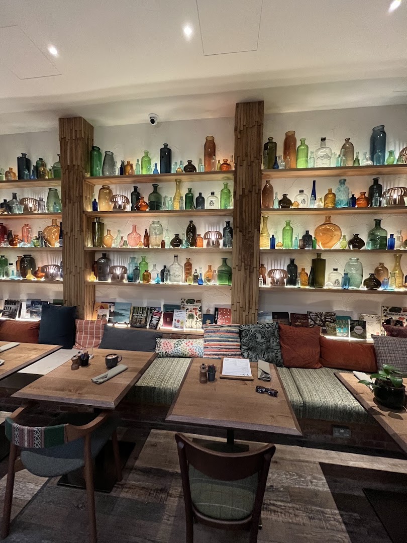 Pip: attractive interior and inviting atmosphere