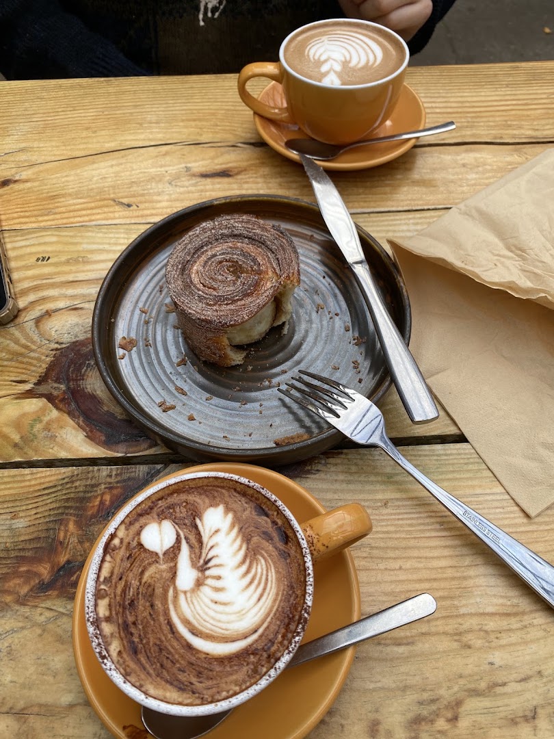 Sipp: appetizing photo of coffee and pastry