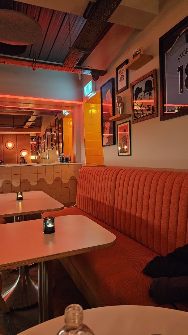 The Morris: inviting bar interior atmosphere
