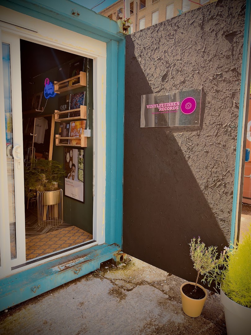 Vinylfetishes: clear, inviting storefront photo