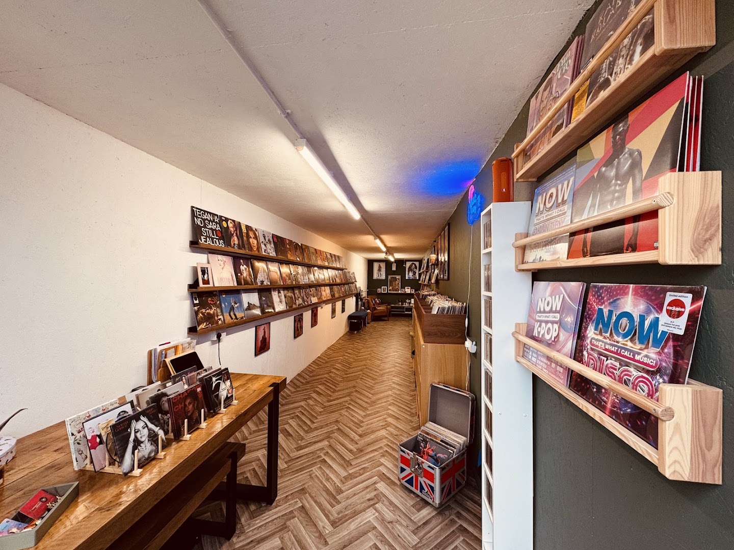 Vinylfetishes: clear shop interior and products