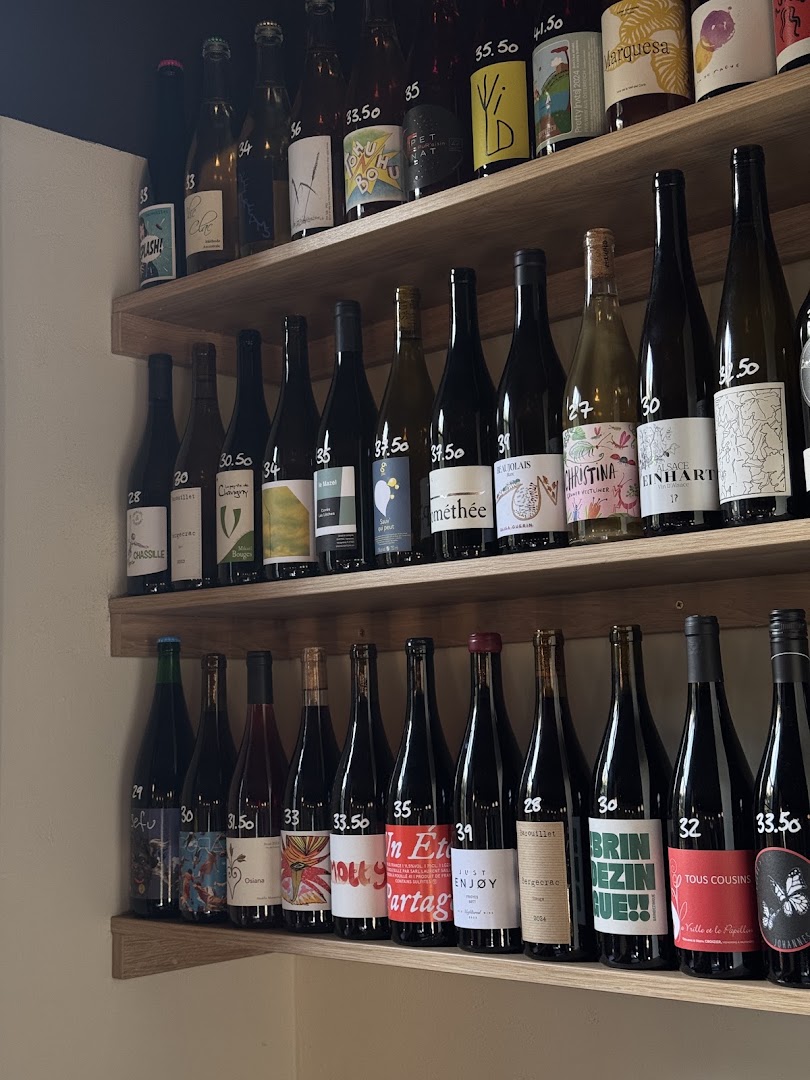 Assemble: clear display of wine selection