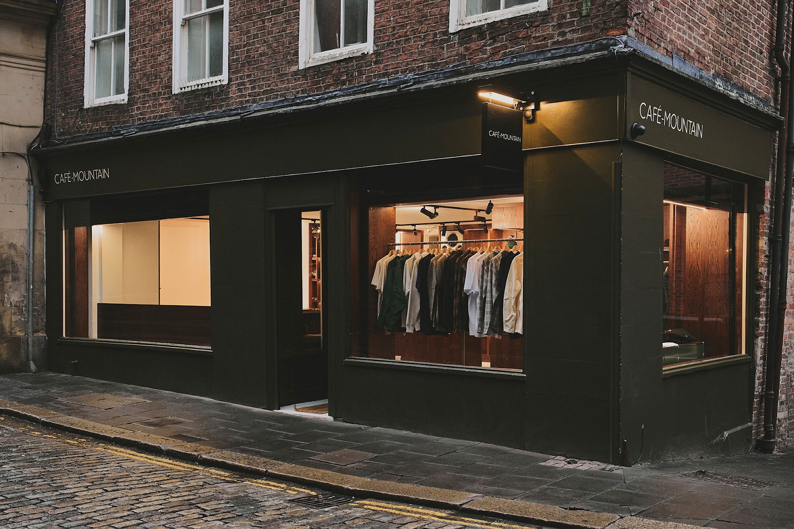 Café Mountain: professional storefront photo