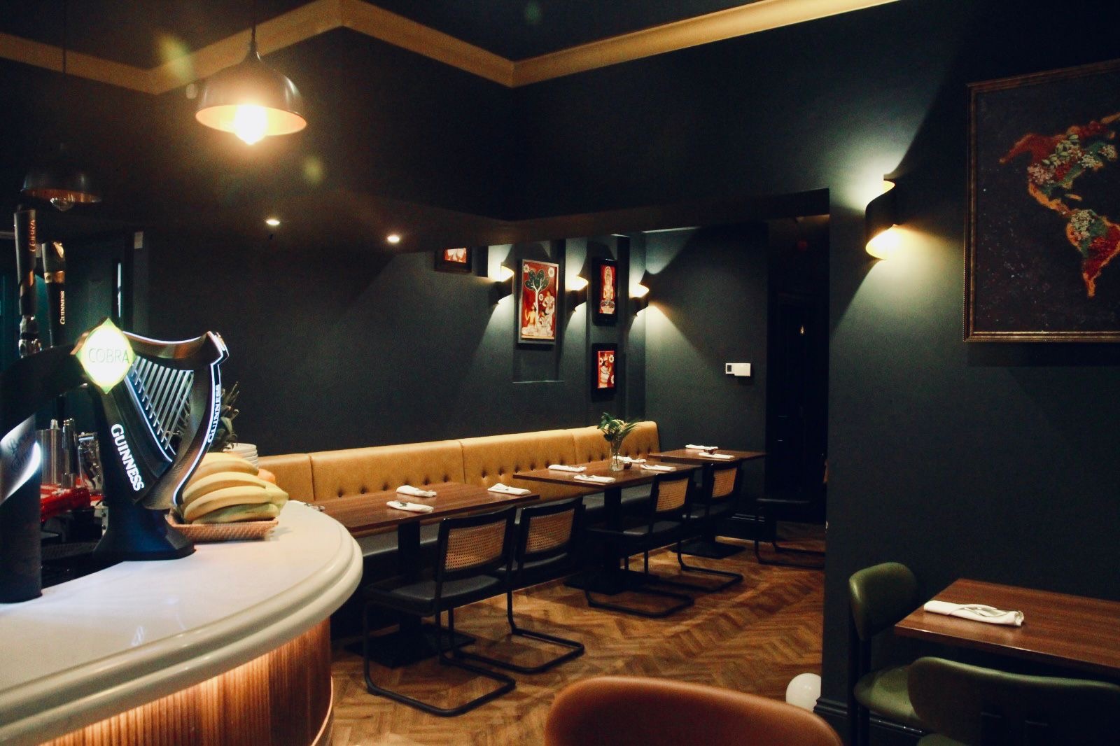 Dinithi: high quality interior restaurant shot