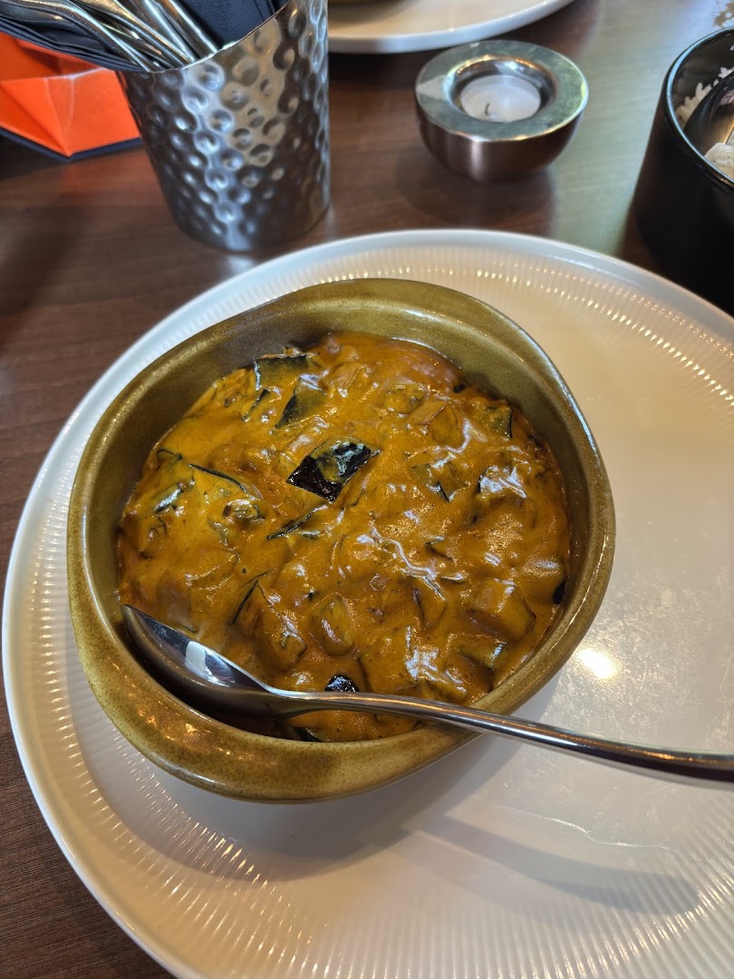 Dinithi: appetizing, clear food photography