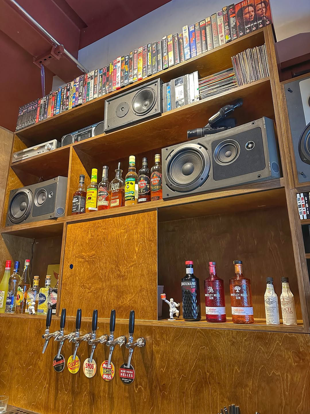 Feds: clear photo of bar interior
